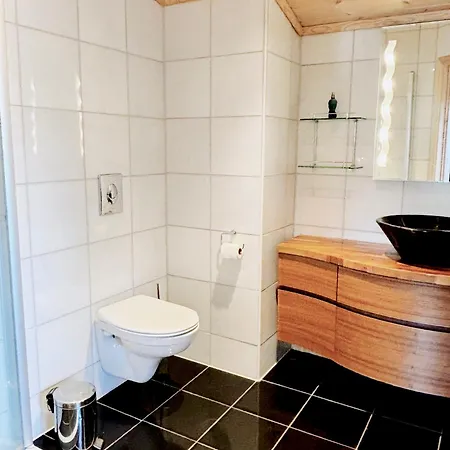 Spacious Near Coast Path, And Center וילה