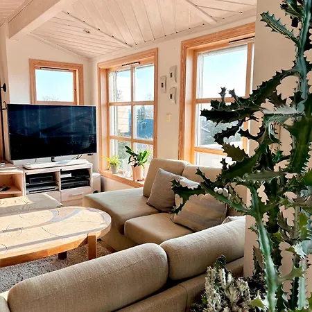Spacious Near Coast Path, And Center וילה